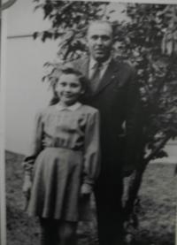Pamětnice s otcem, 1945