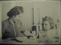 A. Vlasáková s matkou