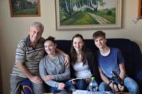 Studenti z gymnázia Opatov v Praze s Rudolfem Roubíčkem