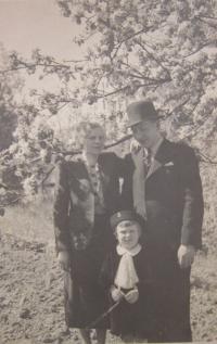 Rodiče s Karlem Strakou