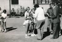 Helena s pohárem, 1975