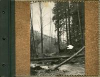 Přední deska fotoalba Jiřího Pavlicy, ve kterém jsou skautské fotografie 2. oddílu Frýdek