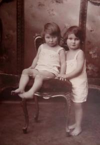 Sestry Editha a Ruth Mayerovi