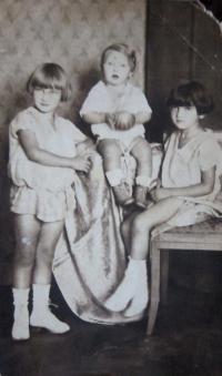 Sourozenci Mayerovi (Editha, Jiří, Ruth)