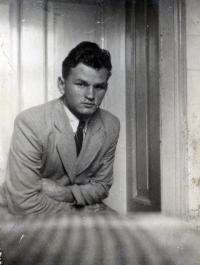 Pamětník Jiří Pavlica-Jestřáb na fotografii