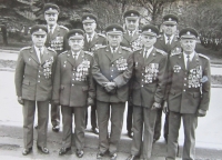 Vojáci čs. sboru (účastníci bitvy o Jaslo). Jan Ihnatík druhý zprava dolní řada. 