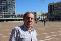 Petr (Avraham) Veselý na Rabinově náměstí v Tel Avivu