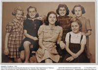 Fotografie z Prostějova: zleva Miriam Brennerová, Edith Pasternaková (+Treblinka),  vedoucí Lea Herrmannová, Hana Wertheimerová, Eva Jahodová, Kitty Platzerová 
