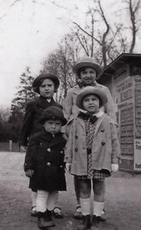 Dobová, Hana vpravo dole