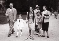 With family friends, Hana in the middle, 1938