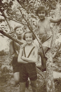 Ruth se svým bratrem Hansem a sestřenicí Maud - 1935