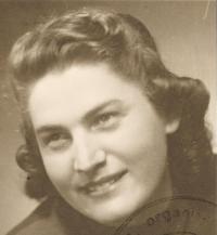 Eliška Homolková v roce 1945