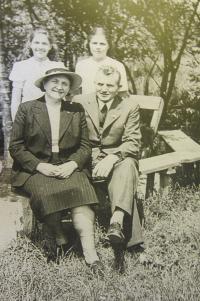 Rodina Formanova - PhDr. Ema Formanová, Václav Forman a jejich dcery Ema a Alice