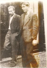 Václav Kadeřábek (s brýlemi) a Bohumil Fereš 1947
