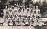 V kurzu pro ošetřovatelky, 1951, Hana první vlevo ve 2. řadě