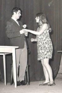 Ochotníkem v podnikovém souboru tesly Val. Mez. 1969