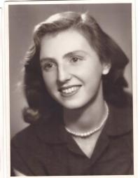 x40 - Snímek z doby, kdy Jiřina Petřková nesměla studovat a musela nastoupit do výrobního procesu 