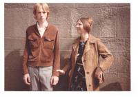 x47 - 18.6. 1983 - Jiřina Juláková - Petřková se synem Tomášem u zdi kostela sv. Cyrila a Metoděje v Resslově ulici v Praze