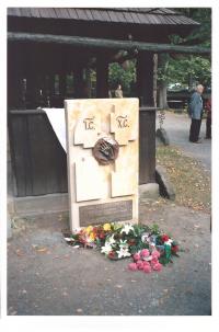 Revealing the symbolic grave of Vladimír Petřek in Valašský Slavín  - Rožnov pod Radhoštěm 2005