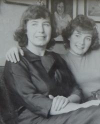 Dobová fotografie - výřez s dcerou (1959-1960)