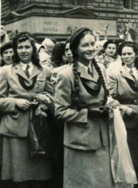 Jindřiška Kohoutková na sokolském sletu 1948
