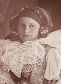 Matka Matylda Pachamnová v hanáckém kroji