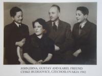 Rodina Freundových (maminka, tatínek a bratr Karel) rok 1942