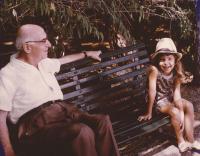 1970 David Fischer s vnučkou Yifat Fischer