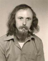 Petr Konvalinka, fotografie na občanský průkaz, asi 1977