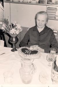 Pamětníkova maminka slaví 80.narozeniny, Uherské Hradiště, 1983l