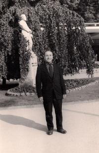 Pamětníkův otec v Luhačovicích, about 1968