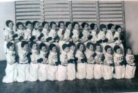 sportovní tým, Hana nahoře 6. zleva, sestra Eva dole 5.zprava