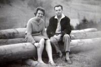 s manželem Karlem Kumperou