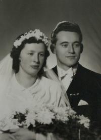 Svtební fotografie Milady a Josefa (1948)