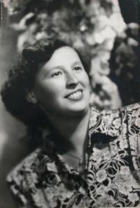 Fotografie Milady, kterou Josefovi zaslala do vězení a kterou mu dozorci půjčili, když splnil normu