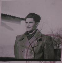 Dobová fotografie z partyzánského průkazu