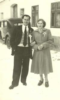 Františka Lukášová s manželem Janem Lukášem v Dolních Dunajovicích