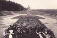 Památník zavražděným mužům v Javoříčku