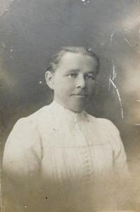 Babička Marie Spivoková u niž Milan Vlček bydlel během věznění matky za války