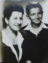 Milan Vlček s maminkou Emílií