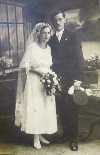 Wedding photo of her parents Alfred and Ema Barfuss