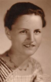 Ilona Neumannova, Photo Studio Prague 1930