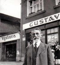 Gustav Neumann in front of his factory store, Kojetice 1934