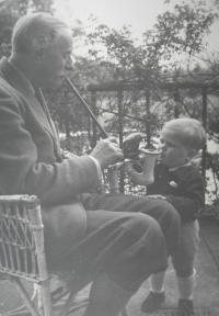 František Kinský jako dítě s dědečkem