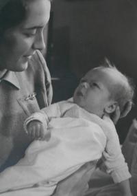 František Kinský jako miminko s matkou