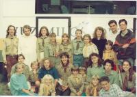 Se skauty před misijním autobusem