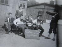 Ve sběrném středisku v Liberci v roce 1951