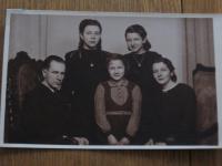 S rodiči a sestrami