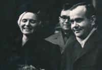 Svatba Evy a Pavla Boškých (1964): Eva Bošková, Josef Škvorecký, Pavel Bošek