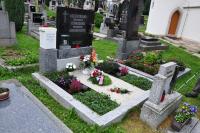 Hrob Vojtěcha Šedivce na hřbitově v Dýšiné